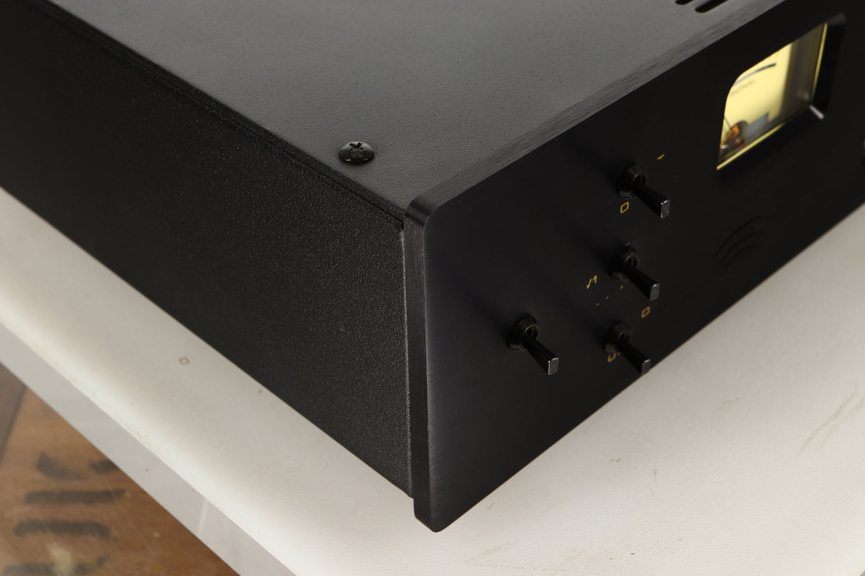Front left corner view of a used Magnum Dynalab MD90T SE Tuner