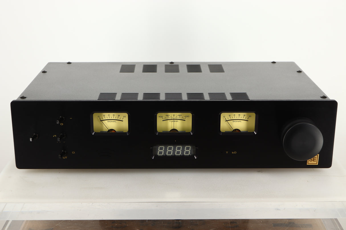 Front view of a used Magnum Dynalab MD90T SE Tuner