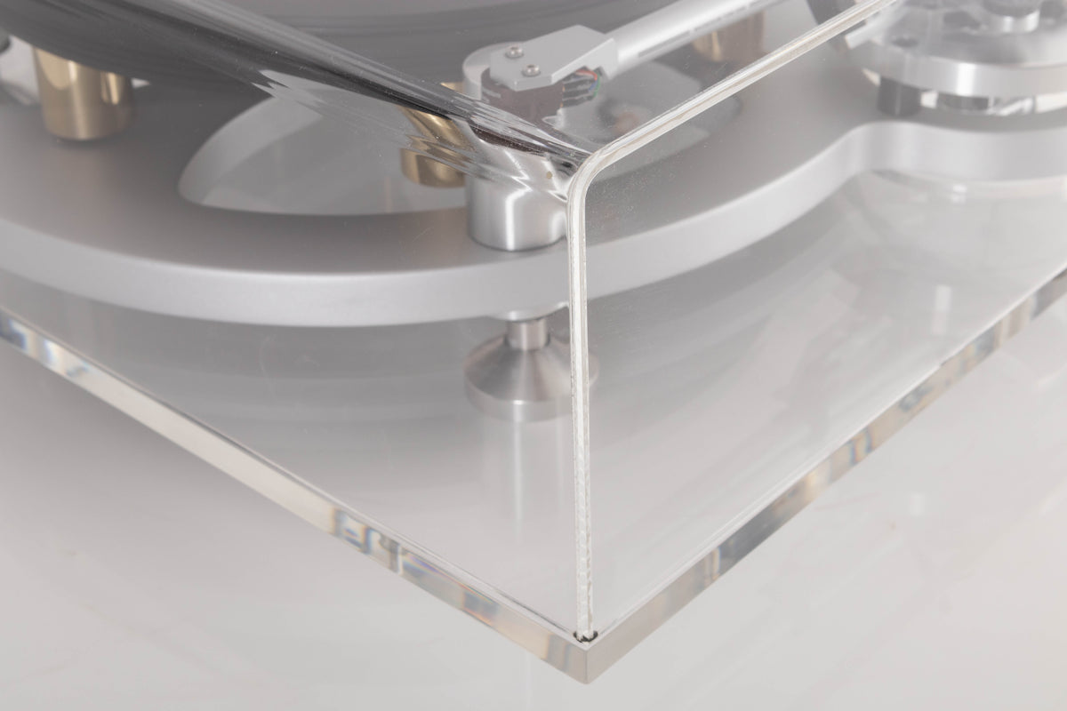 Front right corner of a used Michell Gyrodec Turntable / SME IV Tonearm / Transfiguration Phoenix Cartridge