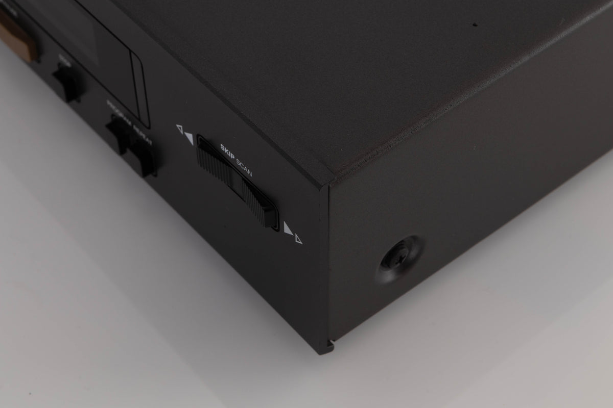 Front right corner of a used NAD 5425 CD Player