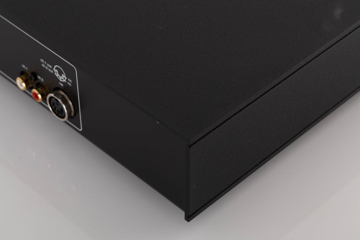 Rear left corner of a used Naim CD5si CD Player in a Black finish