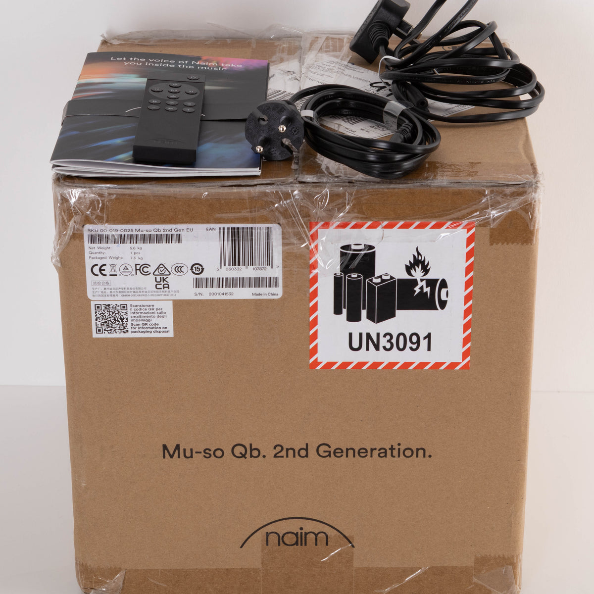 Box for a used Naim Muso QB GEN2 Compact Wireless Speaker showing Manual, Remote, Battery, Schuko Cable and Power Cable