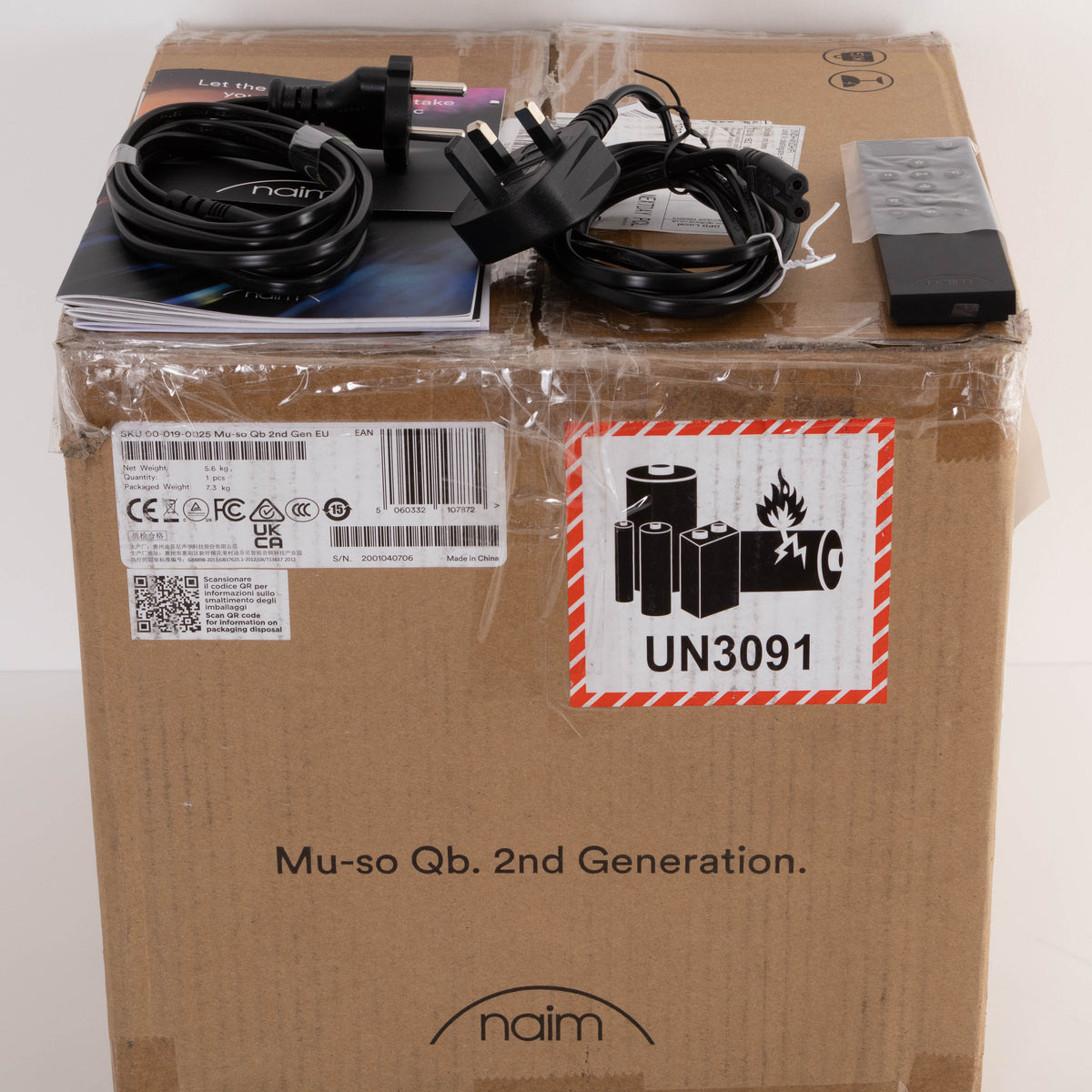 Box for a used Naim Muso QB GEN2 Compact Wireless Speaker showing Power Cable, Schuko Cable, Remote, Battery and Manual