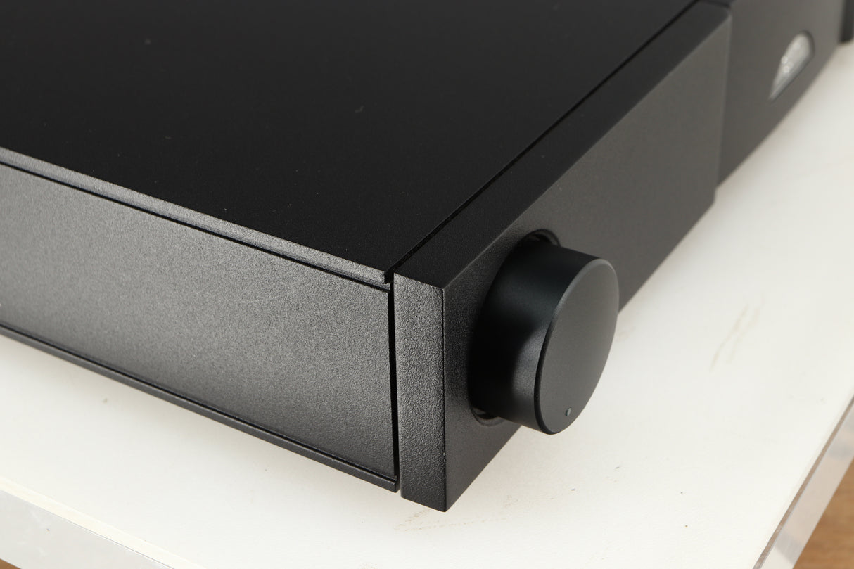 Front left corner of a used Naim Nait 5si Integrated Amplifier in a black finish