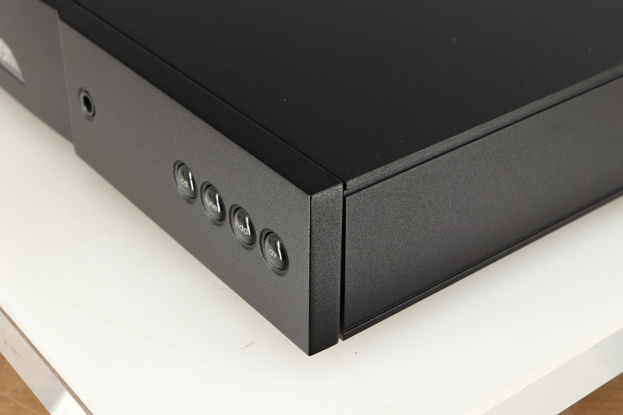 Front right corner of a used Naim Nait 5si Integrated Amplifier in a black finish