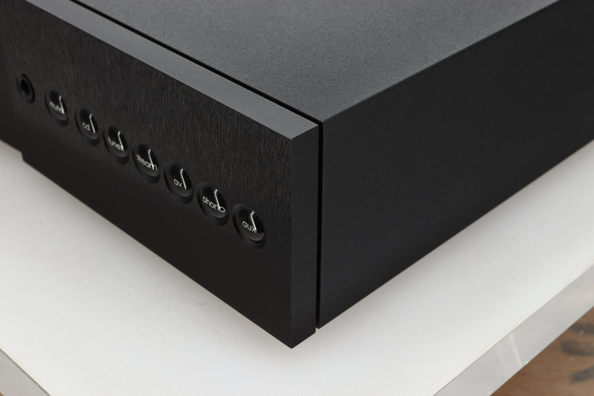 Front right corner view of a used Naim SUPERNAIT 3 Integrated Amplifier