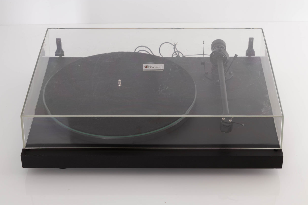 Top of a used Pro-ject P2 Turntable / Goldring 2 Cartridge in a Black finish