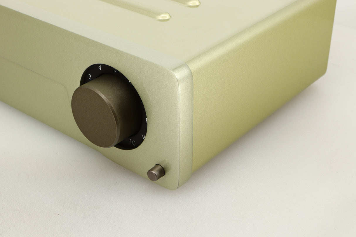 Front right corner view of a used Quad QC Twenty Four P Phonostage