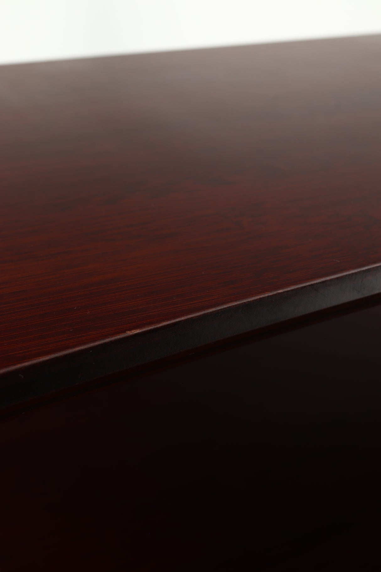 Close up of a used Quadraspire Q4 EVO Hifi Support in a dark cherry finish showing light graze on front edge of top shelf