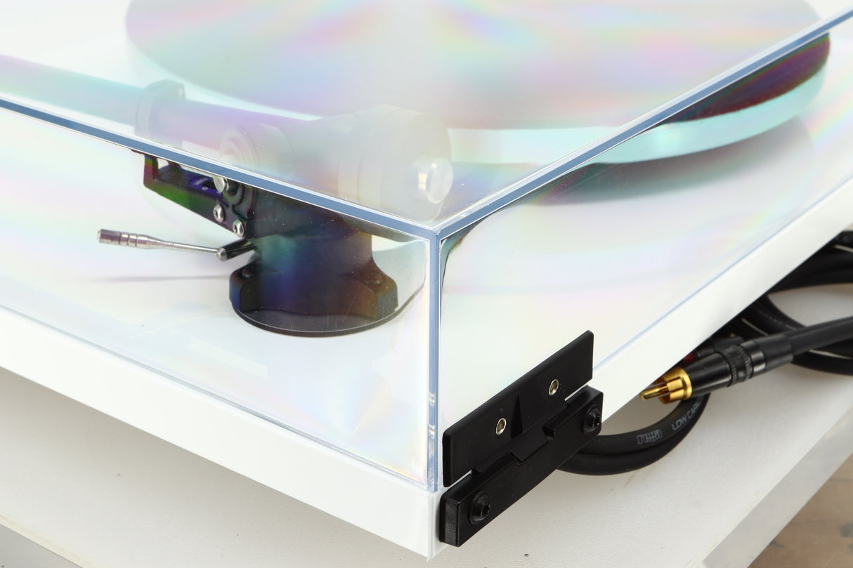 Rega Planar 3 Turntable / Elys Cartridge - White
