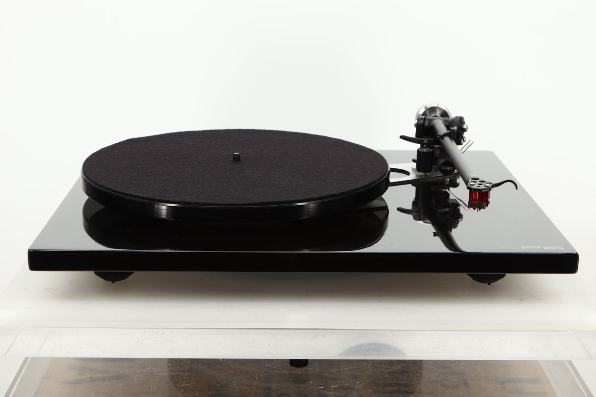 Front view of a used Rega RP6 Turntable in Black finish with Denon DL-110 MC Cartridge
