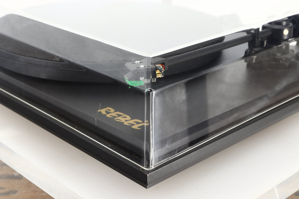 Front right corner of a used Revolver Rebel Turntable / AT95E Cartridge in a black finish