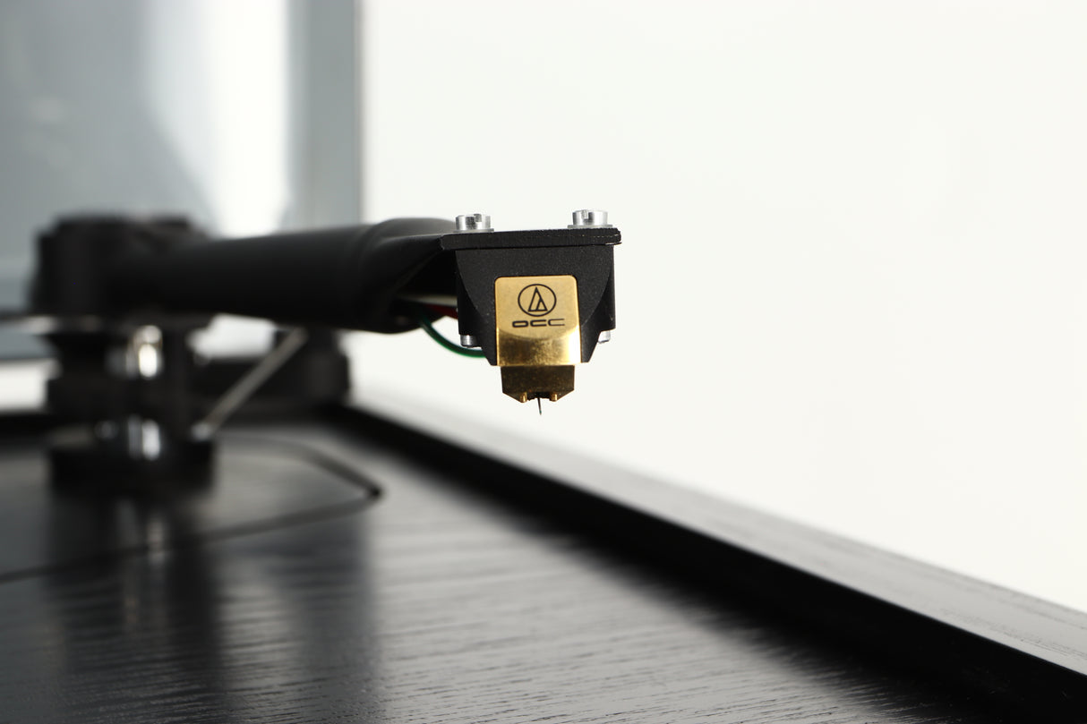 Close up view of a used Roksan Xerxes Turntable with Tabriz Tonearm