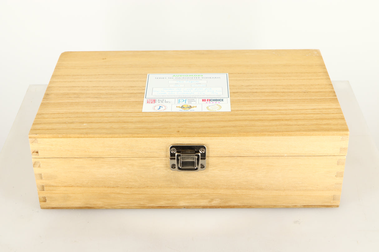 Box of an Audiomods Series 6 Micrometer Tonearm