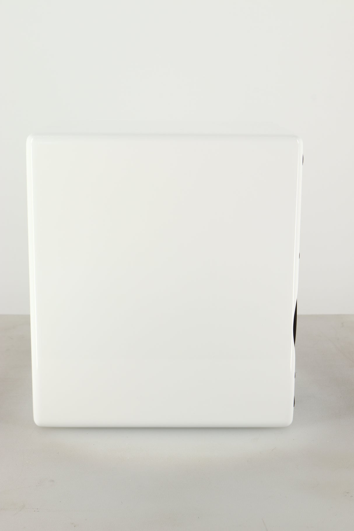 Side view of an Ex Display Scansonic S5 Standmount Speakers in White finish