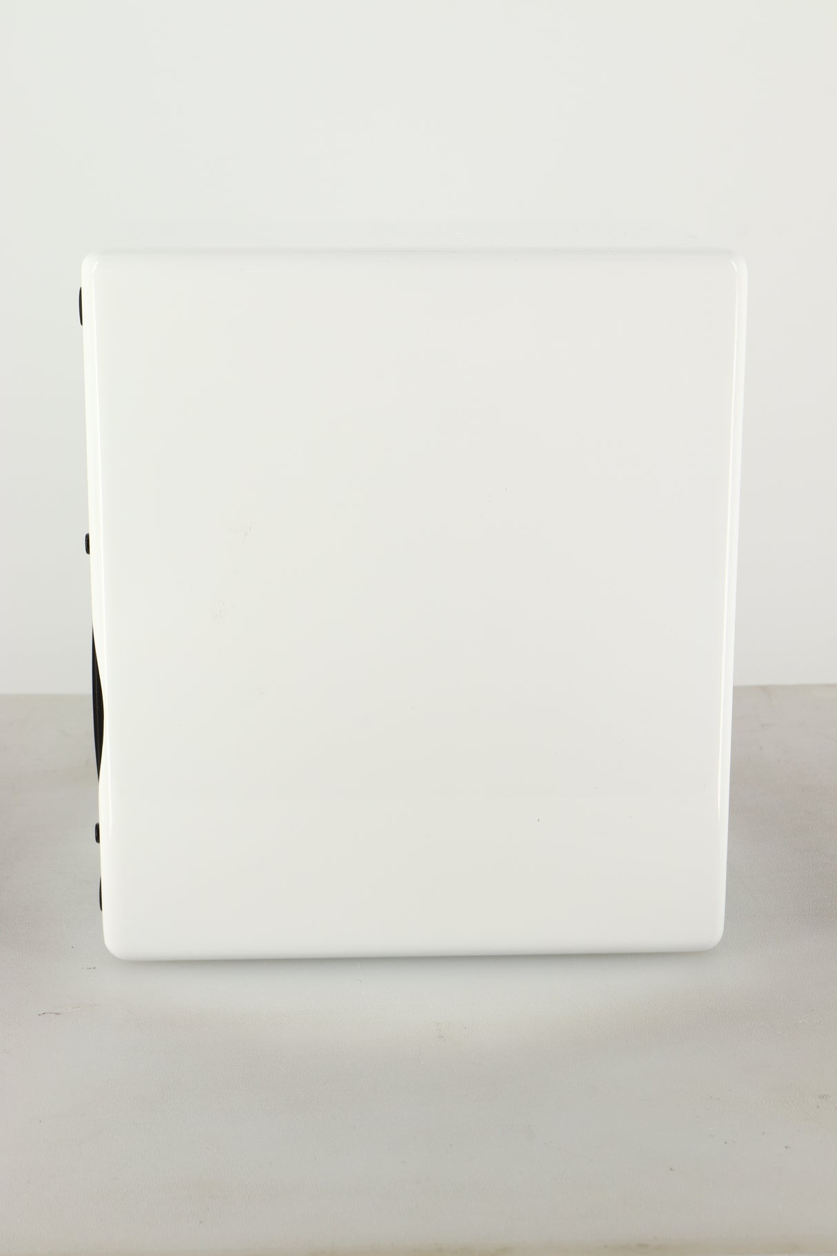 Side view of an Ex Display Scansonic S5 Standmount Speakers in White finish