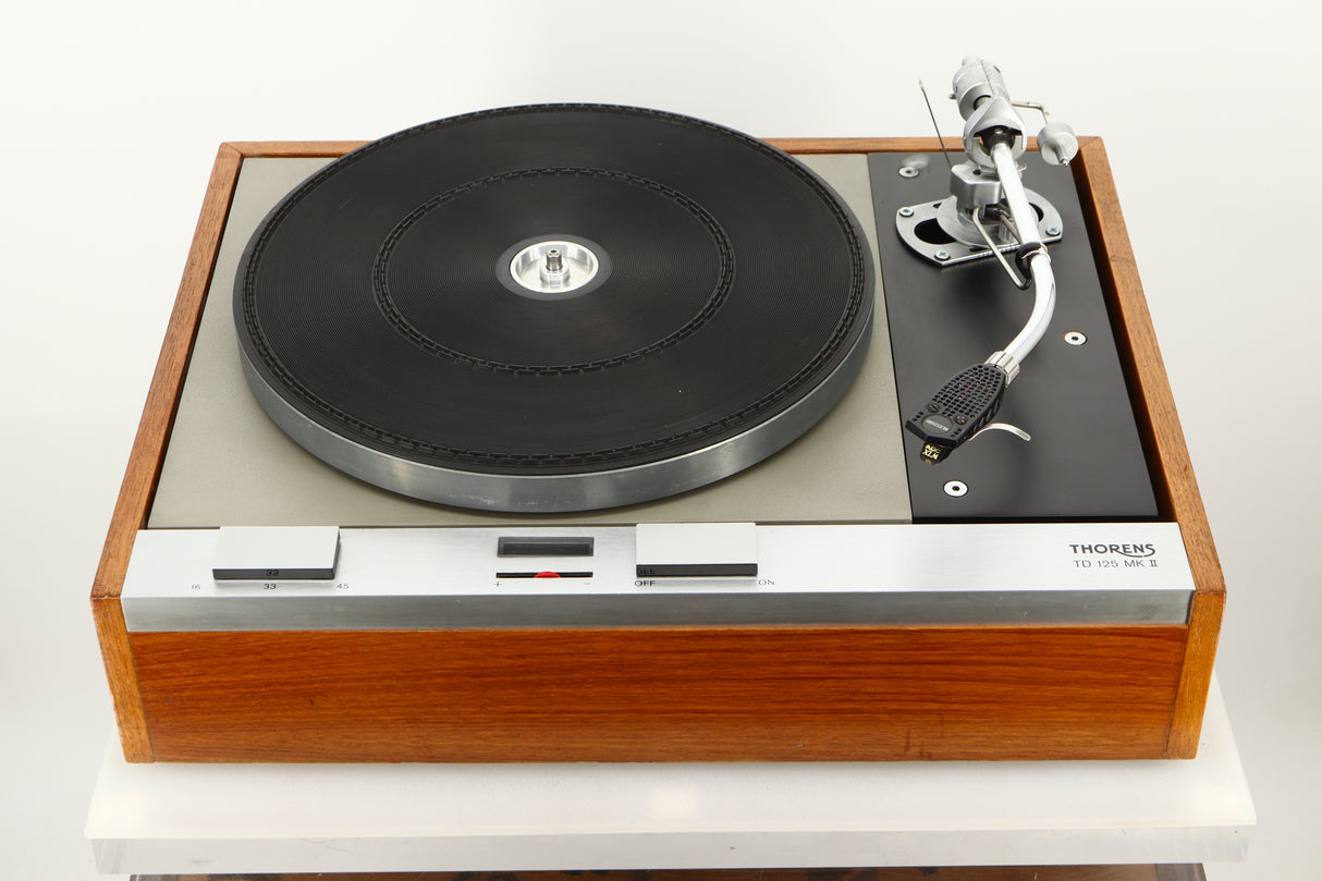 Top view of a used Thorens TD-125 MkII Turntable with SME 3009 Tonearm
