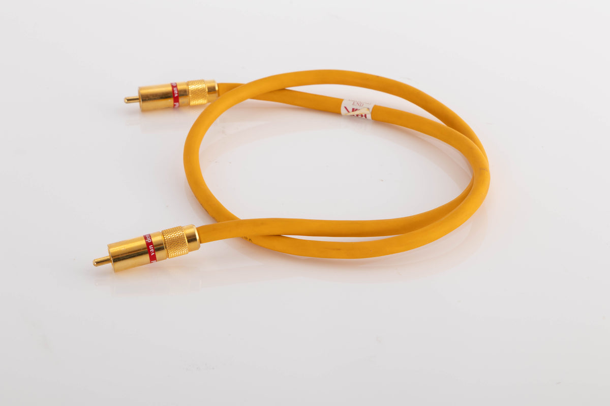 View of a used Van Den Hul D-102 MkIII 0.8m Interconnect
