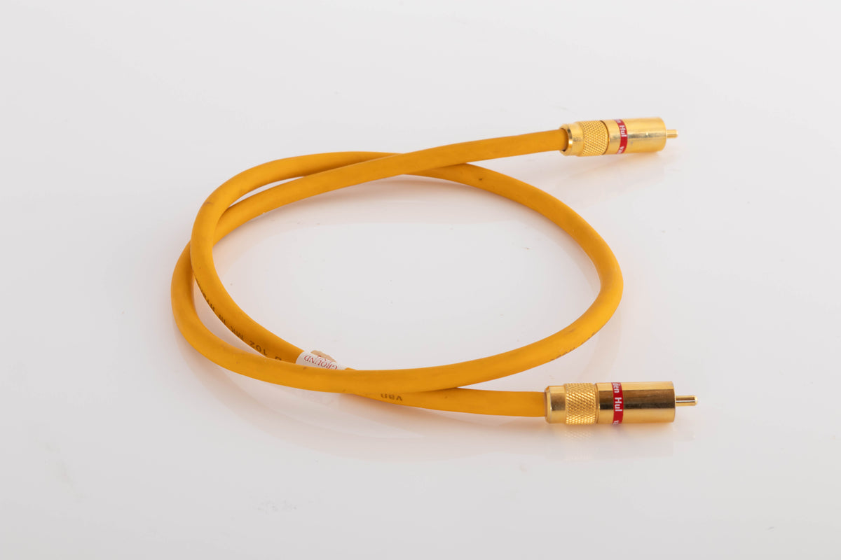 View of a used Van Den Hul D-102 MkIII 0.8m Interconnect