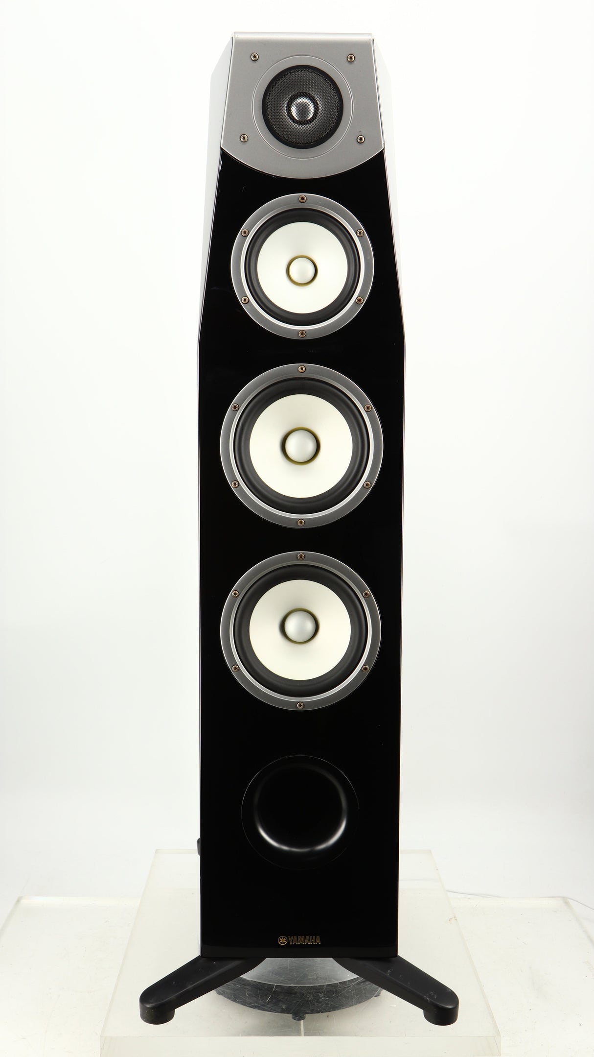 Front view of a used Yamaha Soavo 1 Floorstanding Speaker in a piano black finish