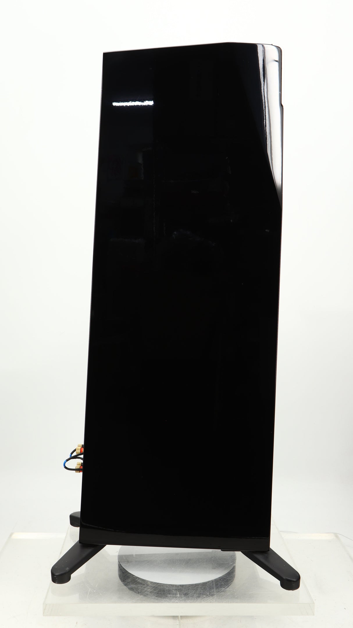 Left side view of a used Yamaha Soavo 1 Floorstanding Speaker in a piano black finish