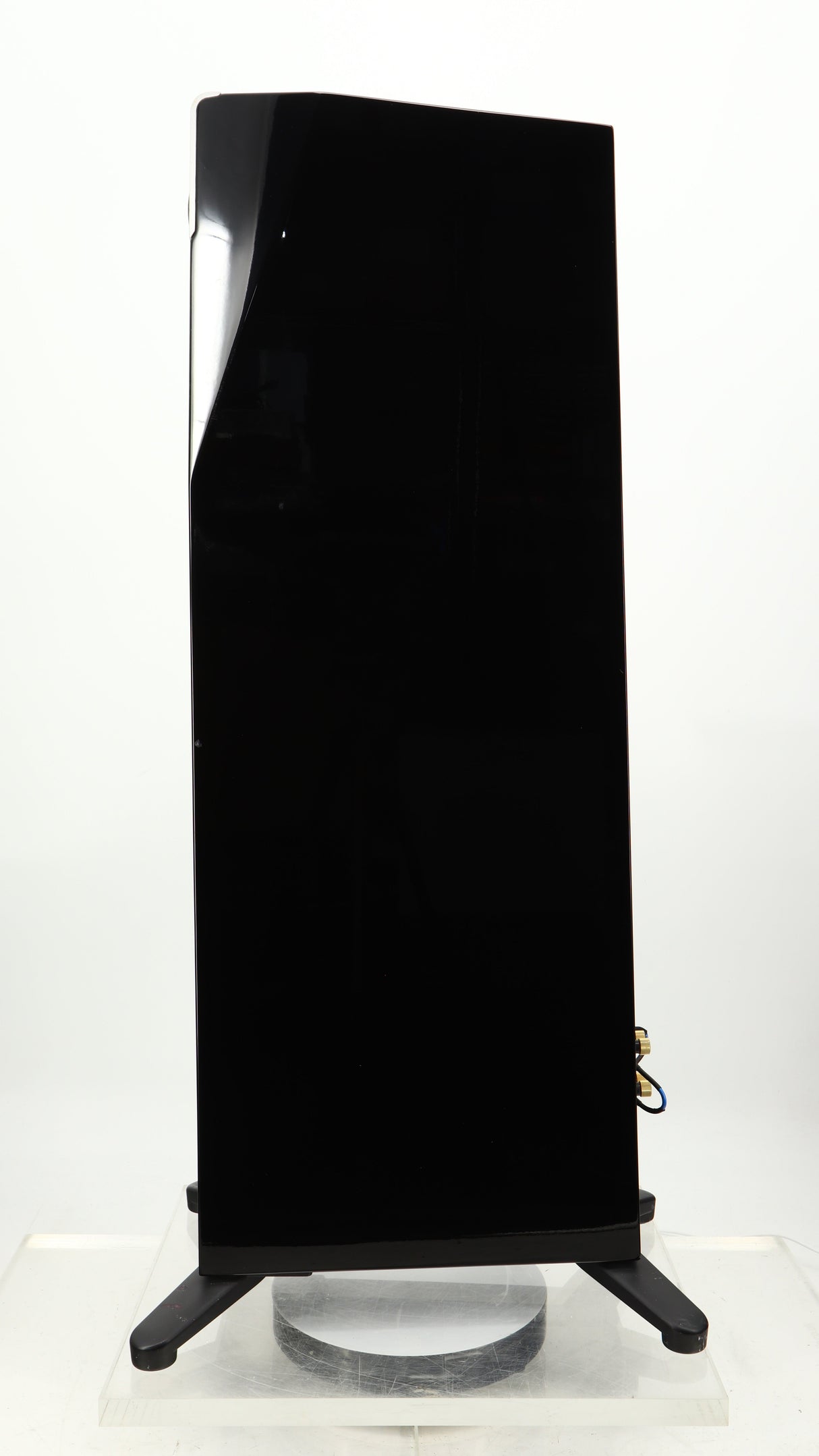 Right side view of a used Yamaha Soavo 1 Floorstanding Speaker in a piano black finish