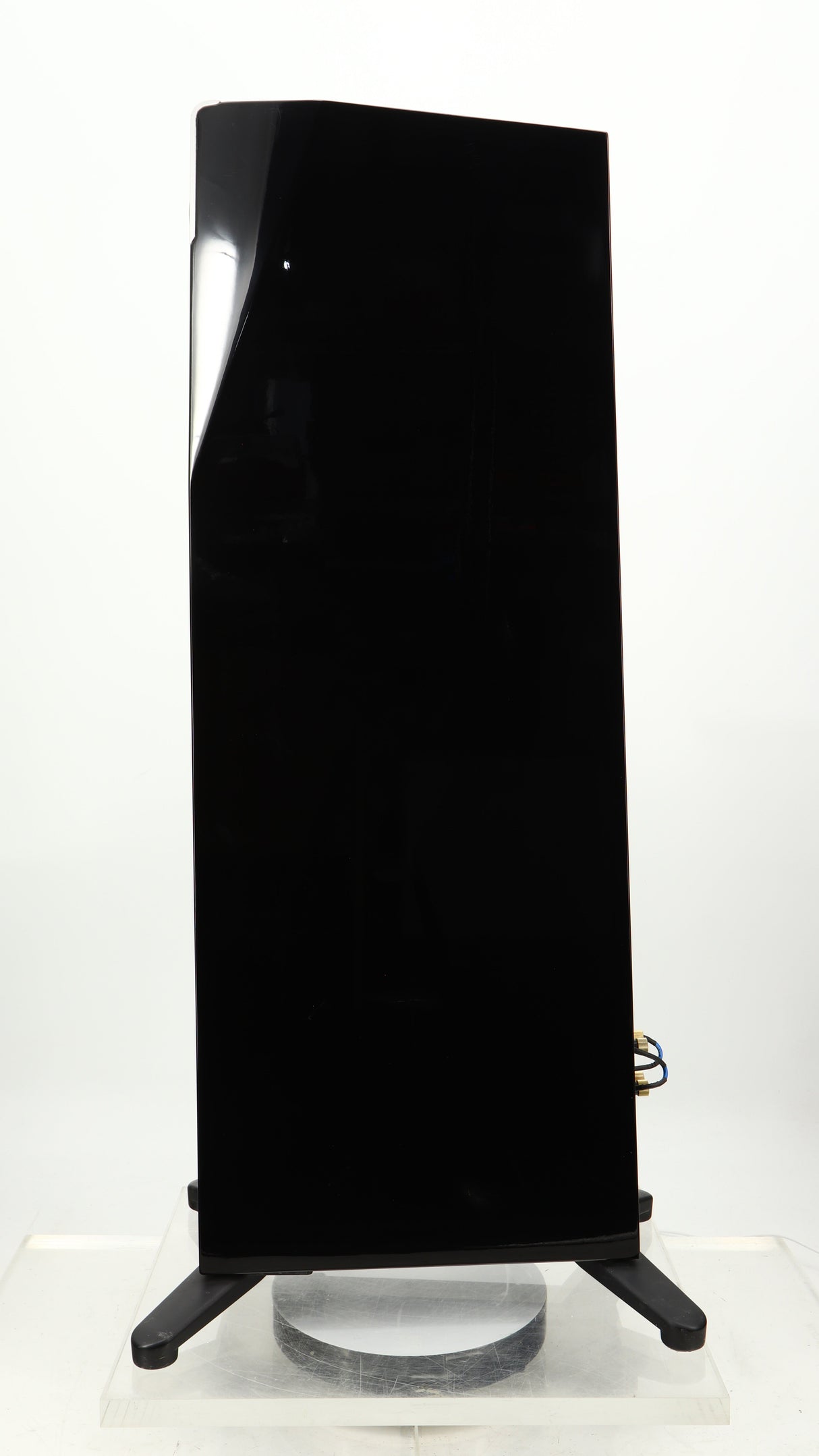 Right side view of a used Yamaha Soavo 1 Floorstanding Speaker in a piano black finish