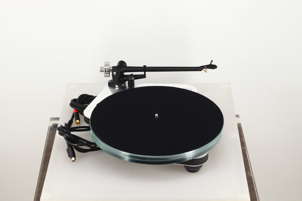 Rega Planar 8 Turntable - White, no cartridge