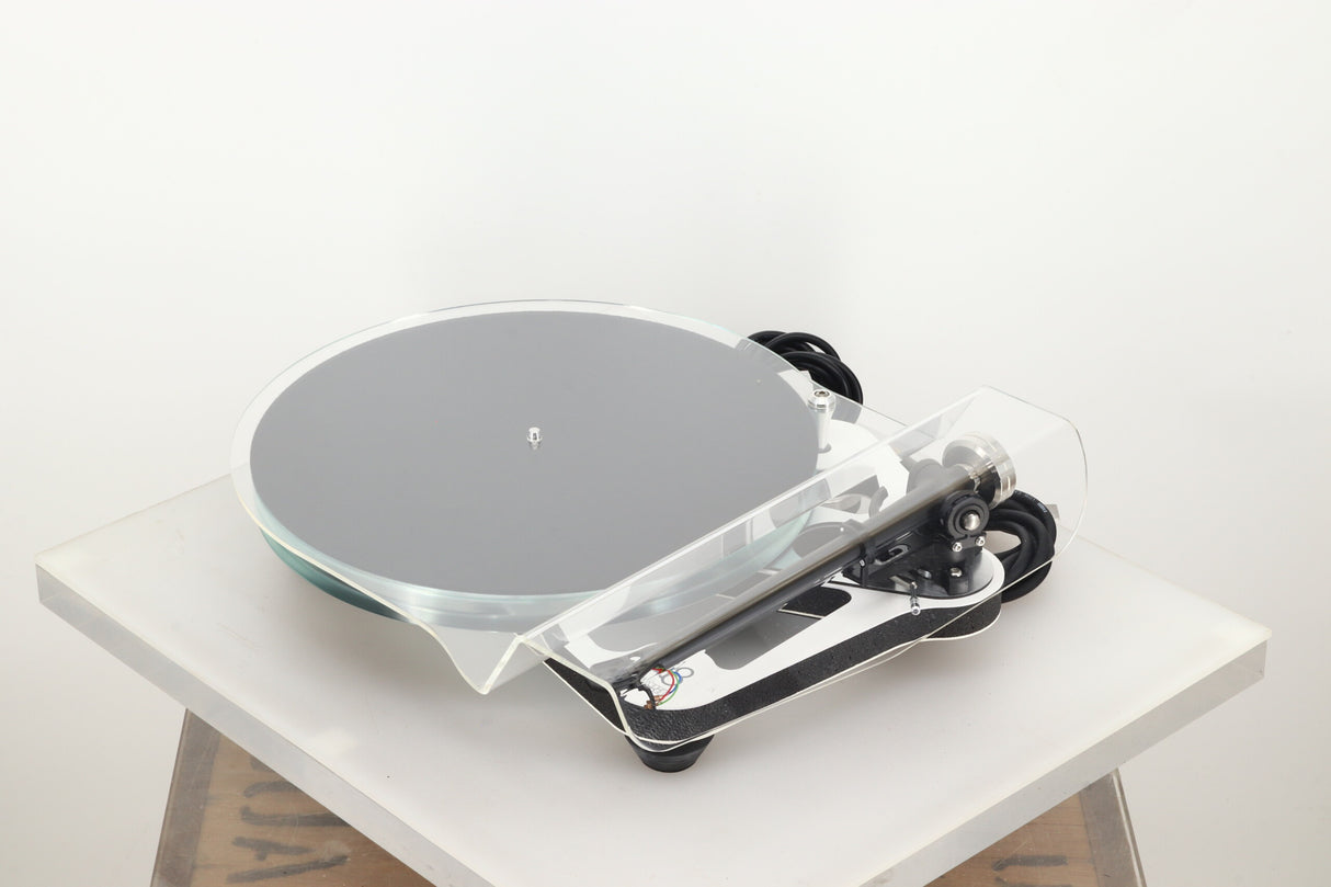 Rega Planar 8 Turntable - White, no cartridge