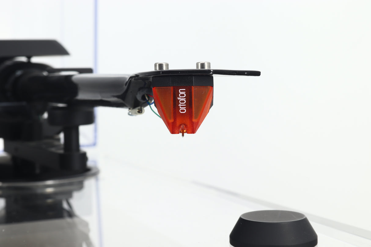 Pro-Ject 2Xperience DC Acryl Turntable / Ortofon 2M Bronze Cartridge