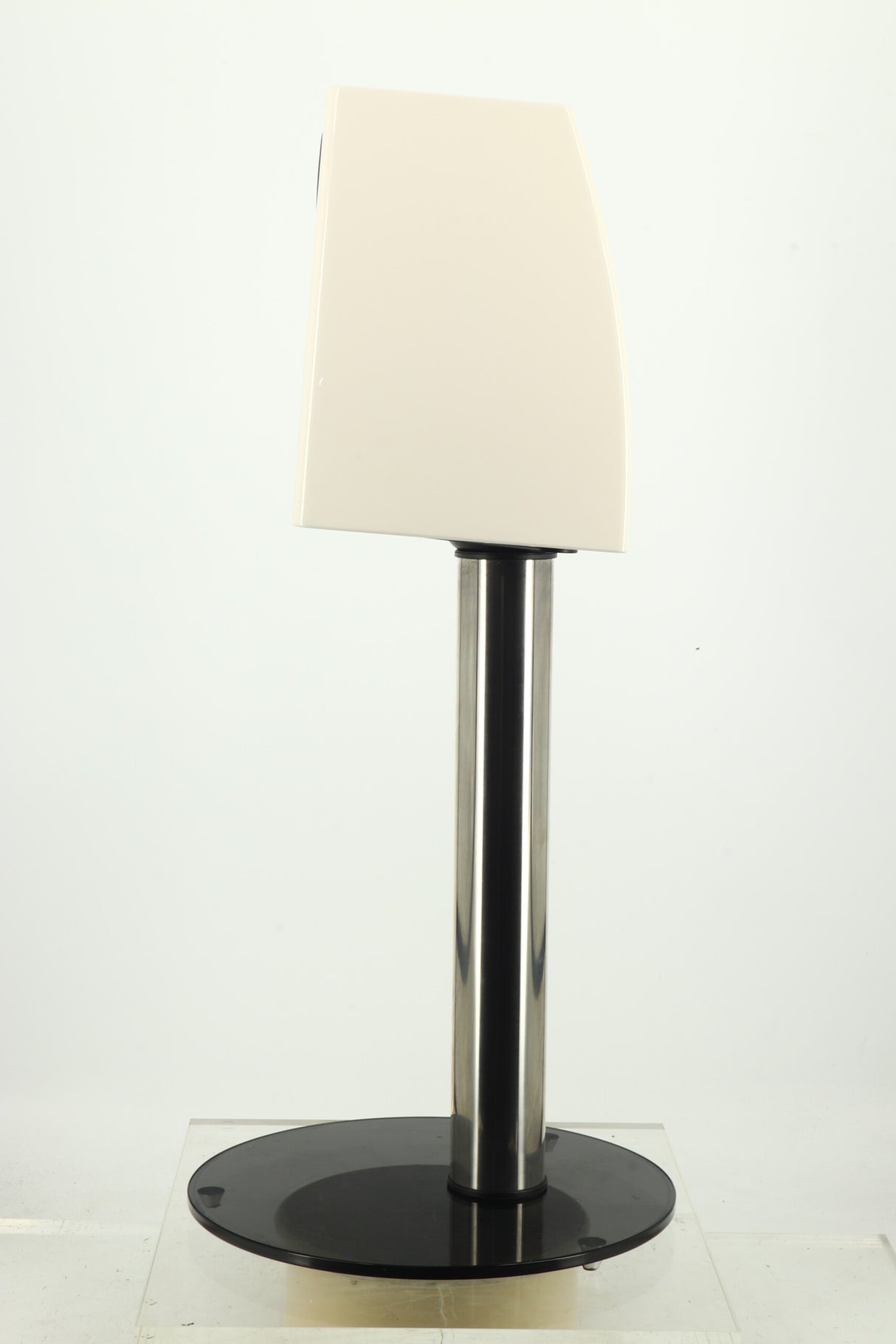 Meridian DSP3200 Loudspeakers - White / Stands