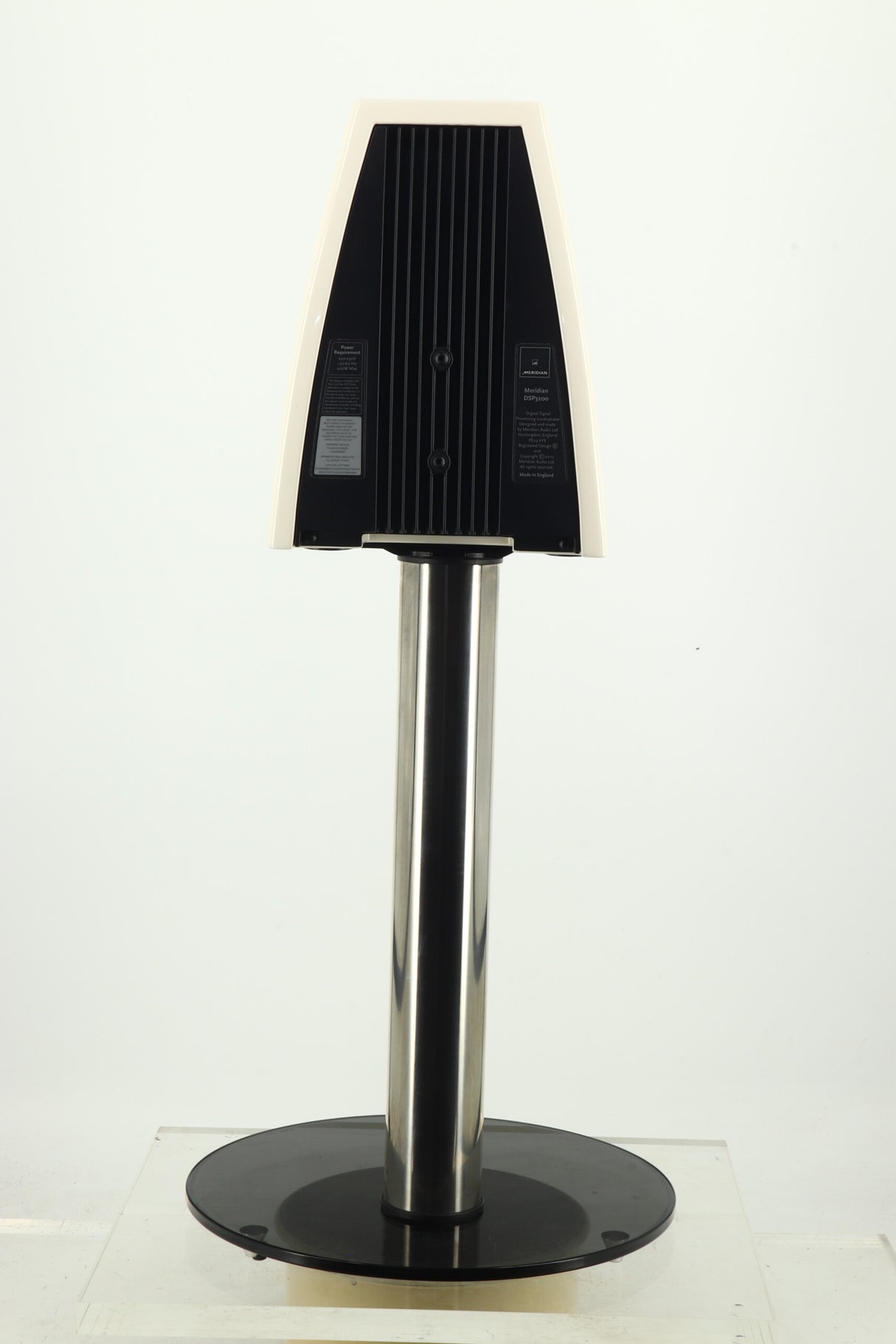 Meridian DSP3200 Loudspeakers - White / Stands