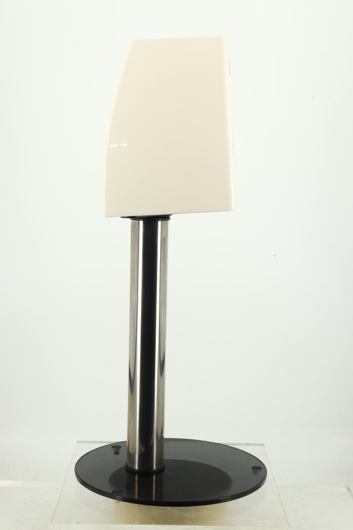 Meridian DSP3200 Loudspeakers - White / Stands