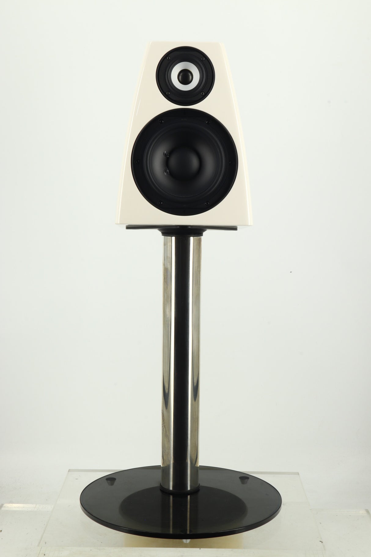 Meridian DSP3200 Loudspeakers - White / Stands