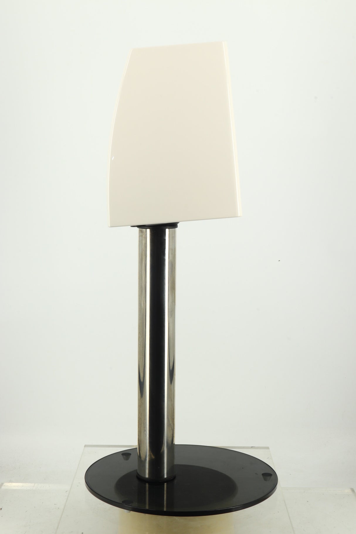 Meridian DSP3200 Loudspeakers - White / Stands