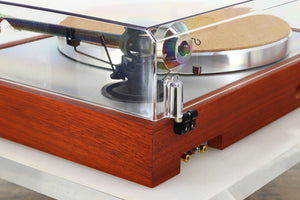 Pro-Ject The Classic Turntable - Rosenut / Ortofon Quintet Red MC Cartridge