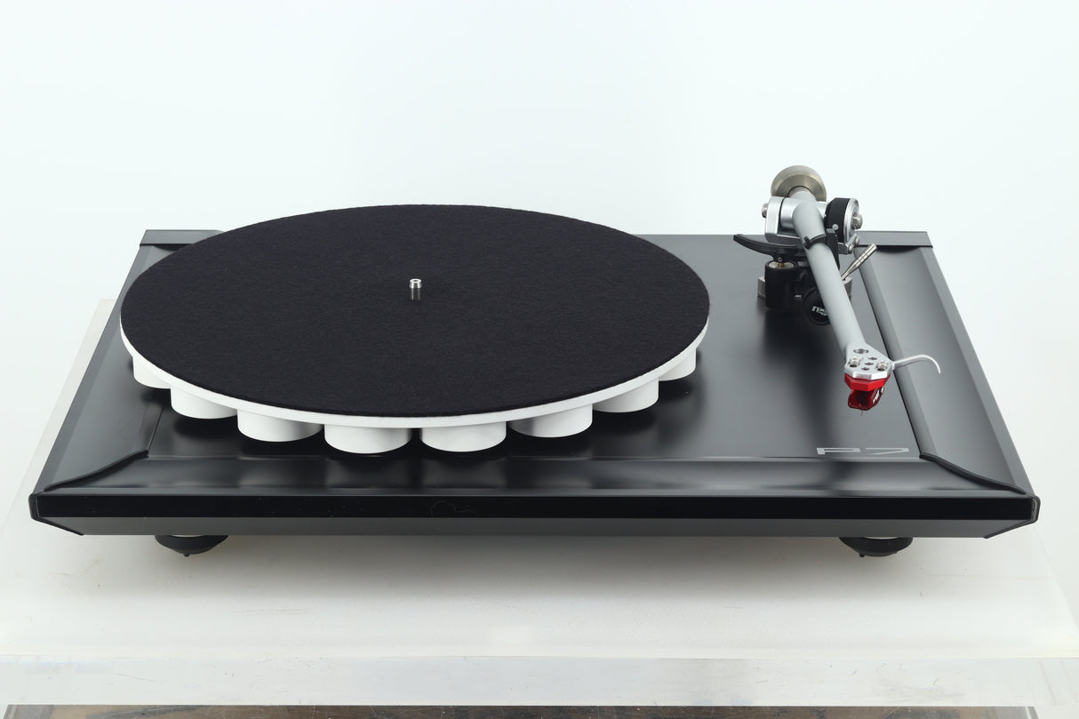 Rega P7 Turntable - Black / Dynavector 10X5 Cartridge
