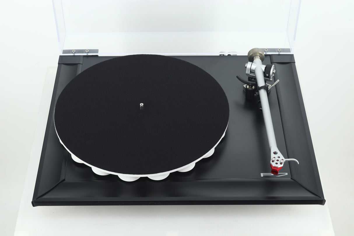 Rega P7 Turntable - Black / Dynavector 10X5 Cartridge