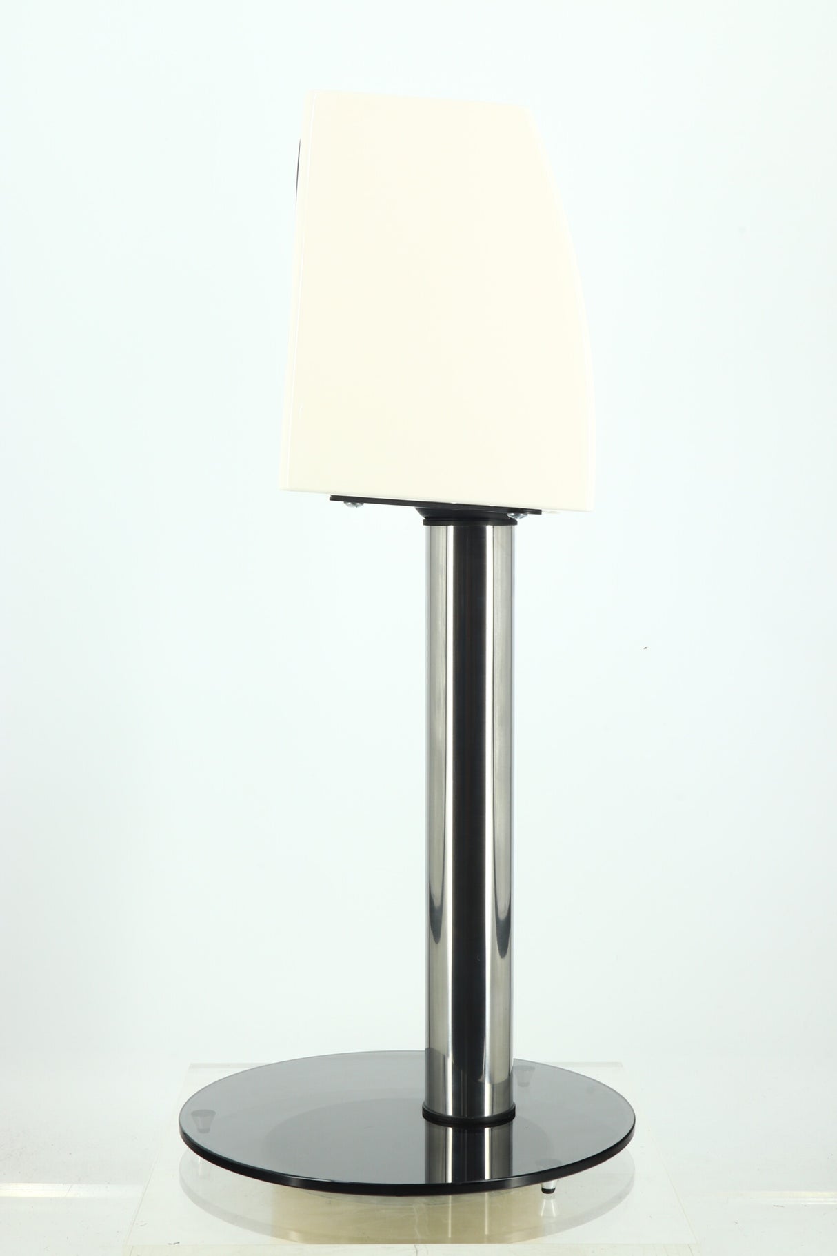 Meridian DSP3200 Loudspeakers – White / Stands