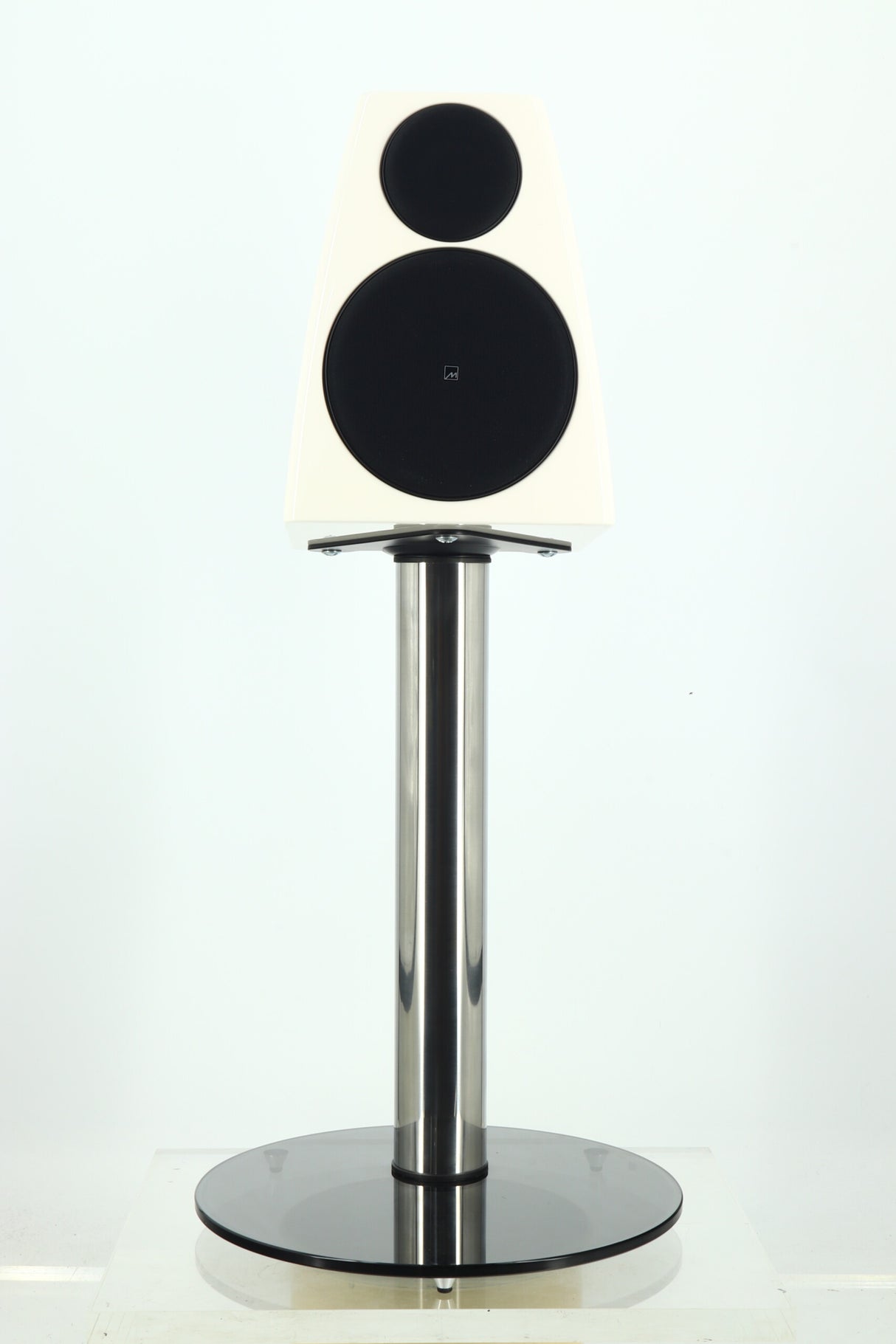 Meridian DSP3200 Loudspeakers – White / Stands