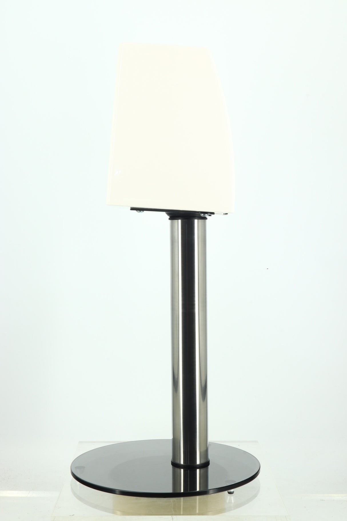 Meridian DSP3200 Loudspeakers – White / Stands