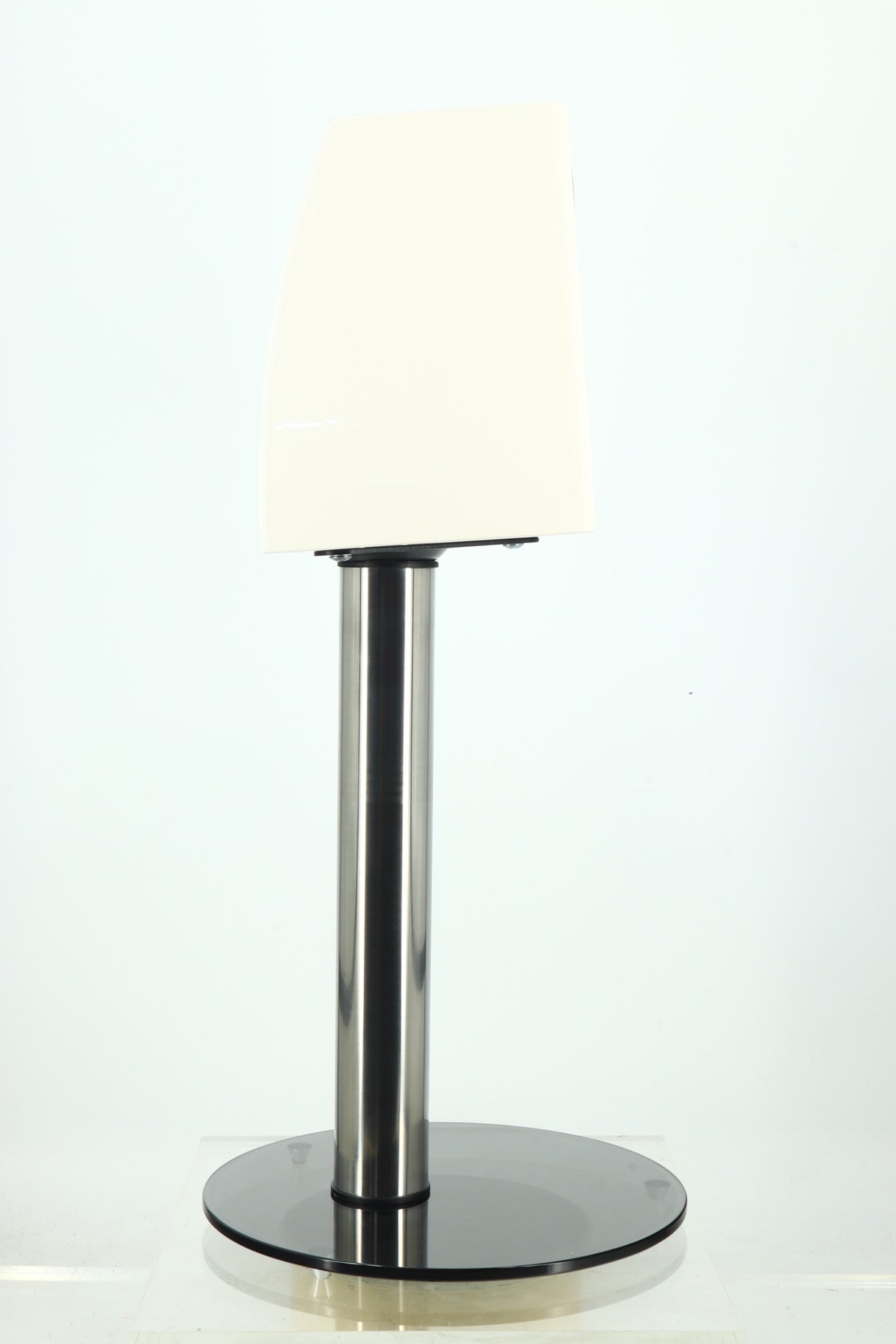 Meridian DSP3200 Loudspeakers – White / Stands