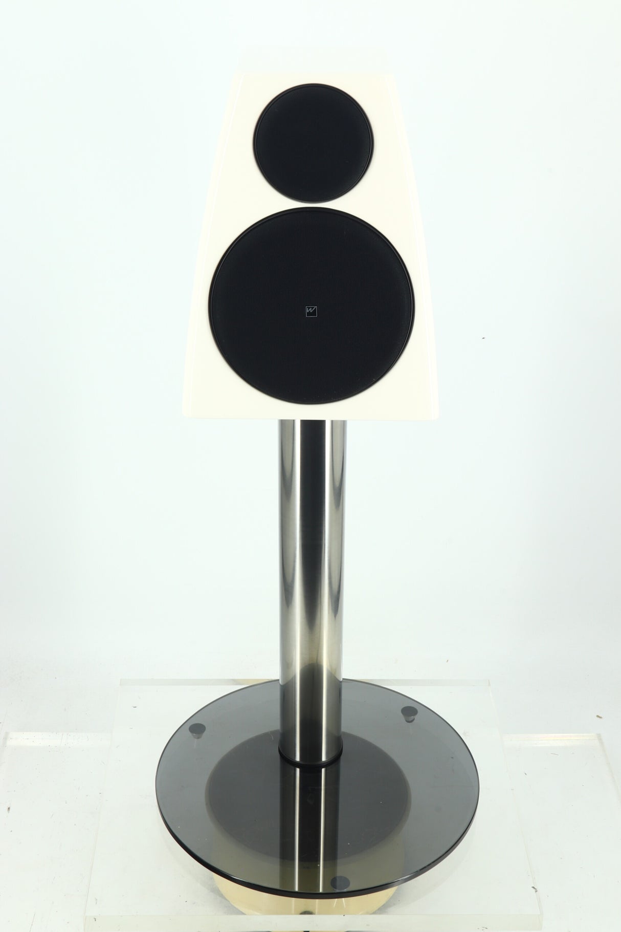 Meridian DSP3200 Loudspeakers – White / Stands