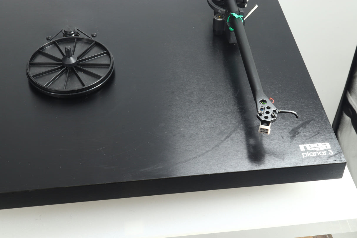 Rega Planar 3 Turntable / Carbon Cartridge