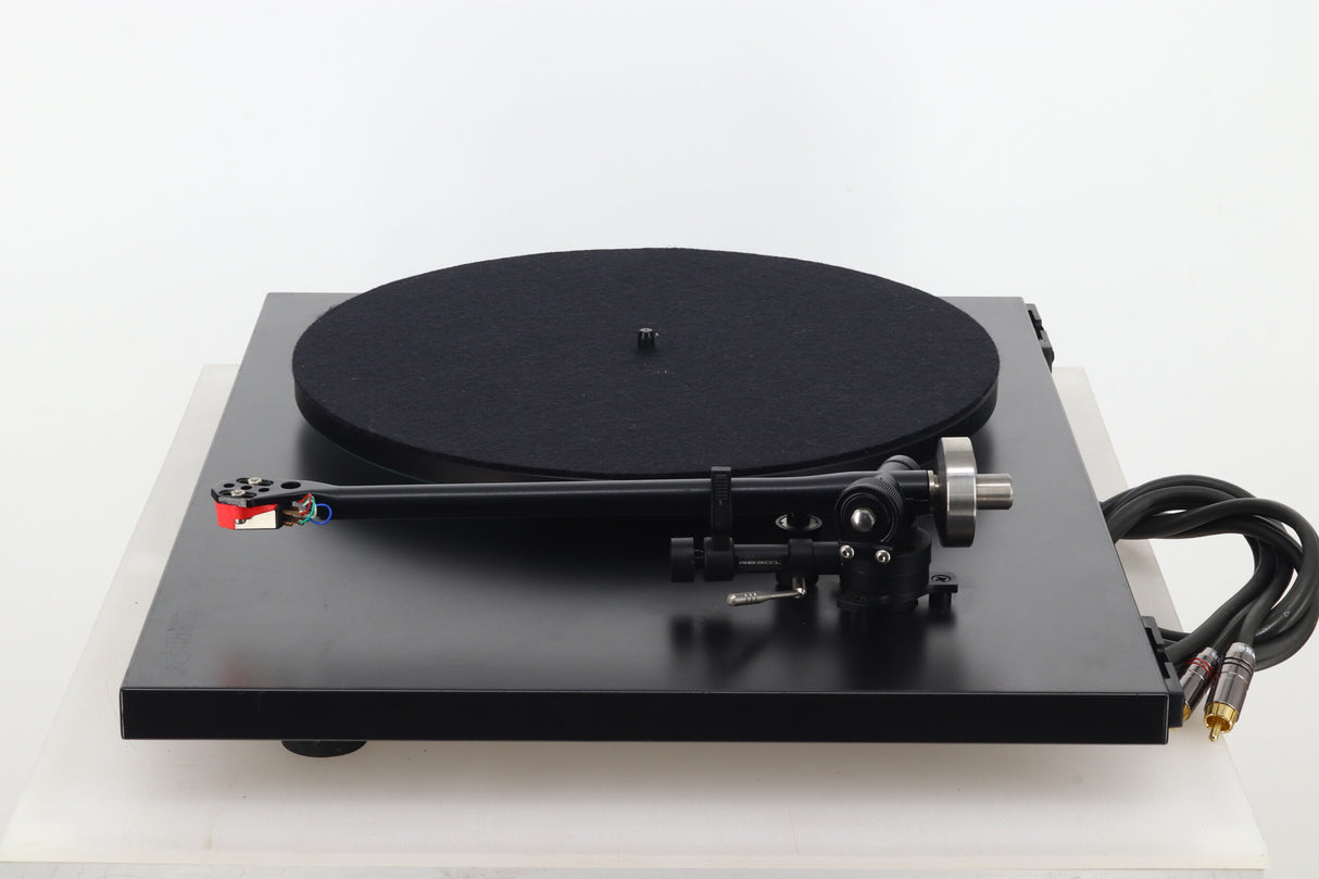Rega P3/24 Turntable - Black / Bias 2 Cartridge