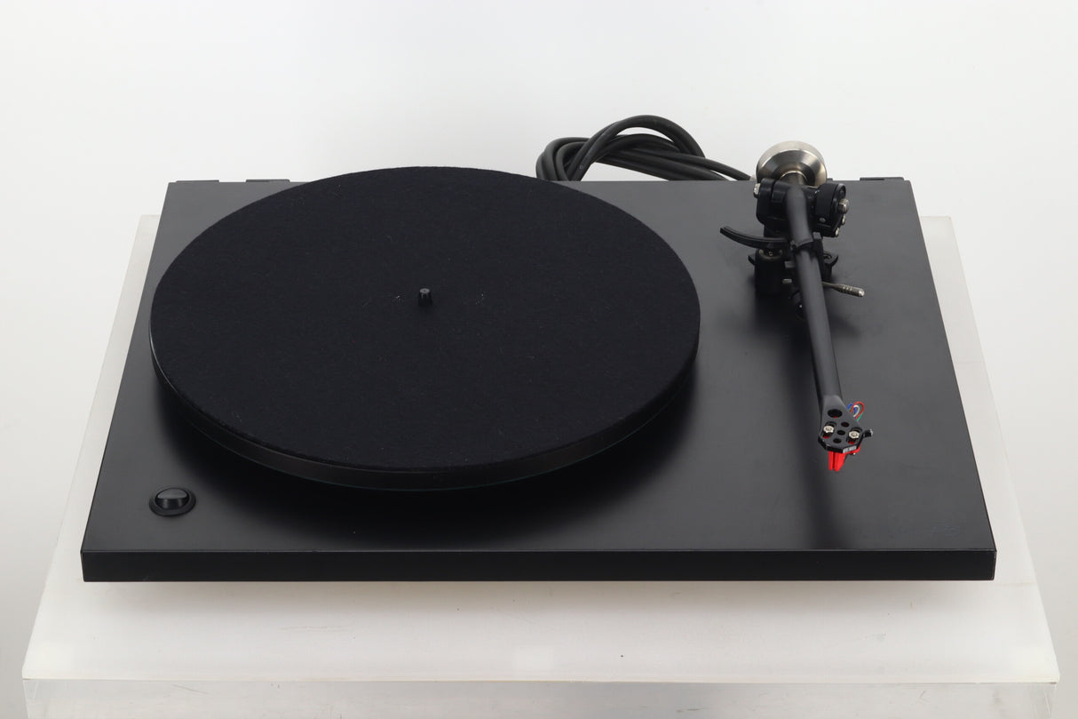 Rega P3/24 Turntable - Black / Bias 2 Cartridge