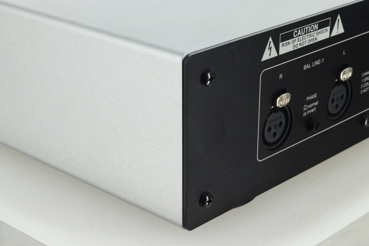 Luxman P750u Headphone Amplifier - Silver