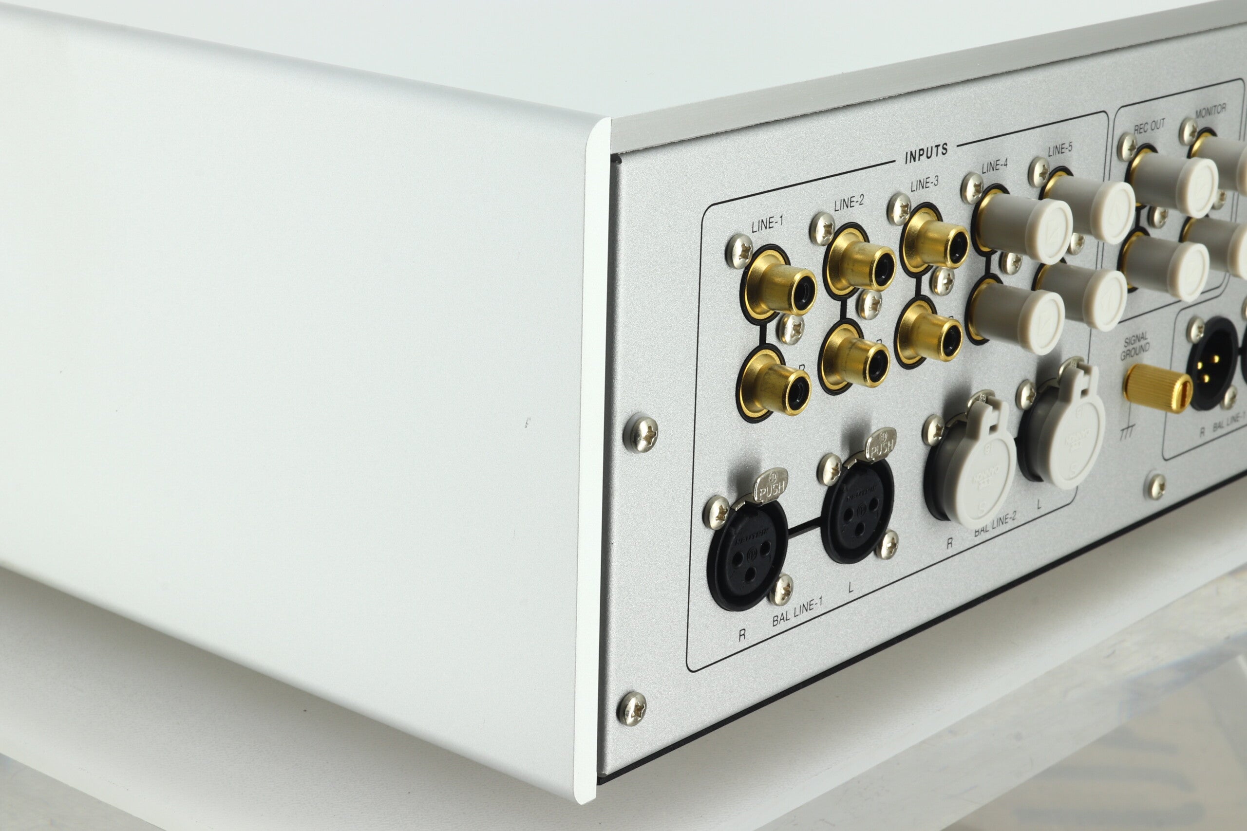 Luxman C-700U Control Amplifier - Silver – 2ndhandhifi.co.uk