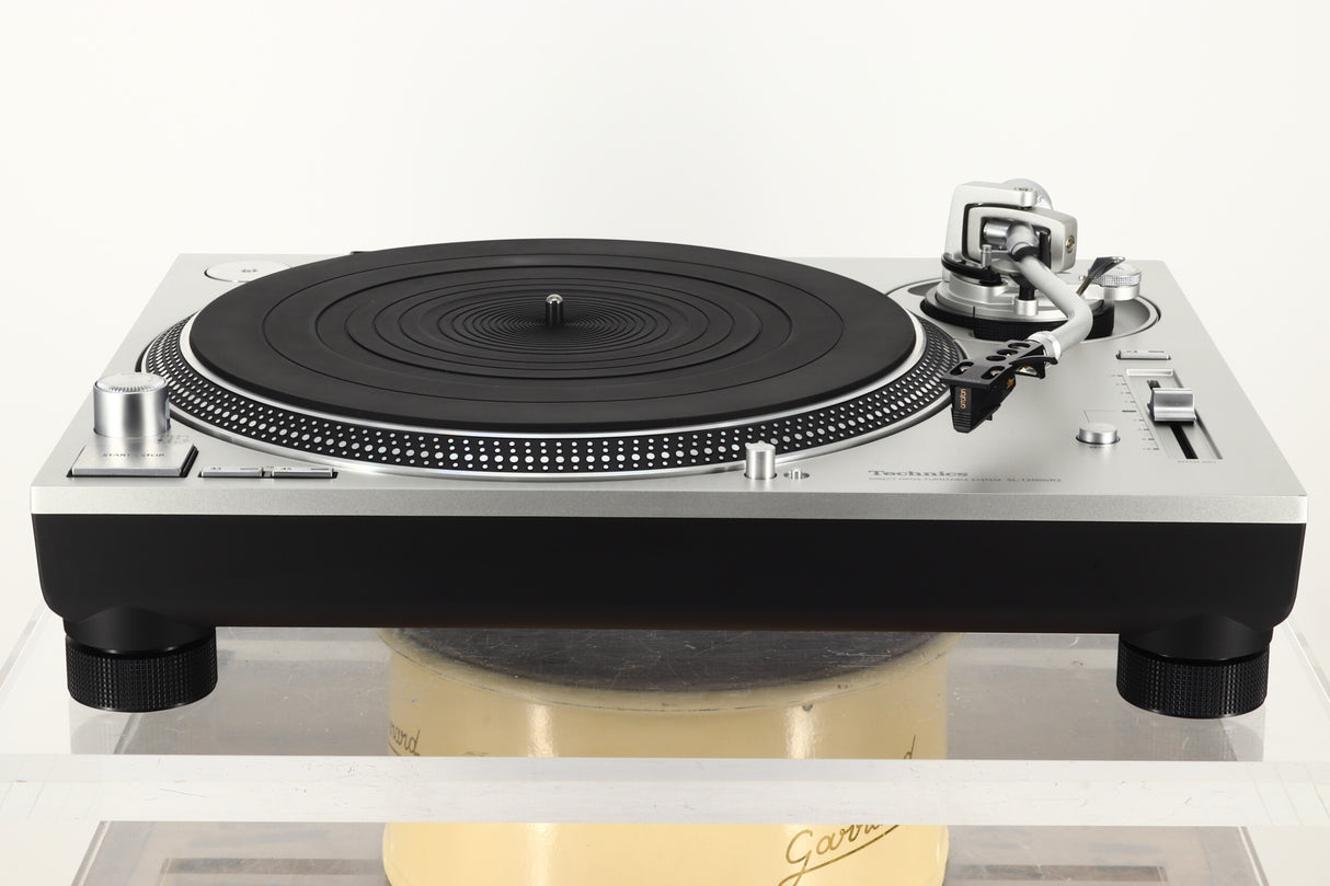 Technics SL-1200GR2 Turntable  / Ortofon 2MR Black Cartridge