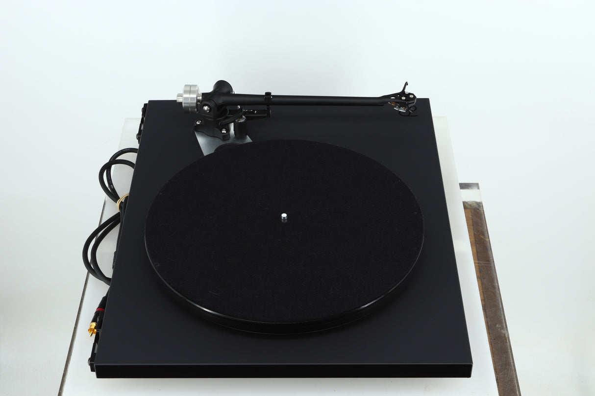 Rega Planar 6 Turntable / Ania MC Cartridge - Black
